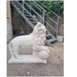 LEONE CON SFERA ALTEZZA 75 CM - immagine 3