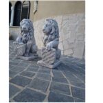 COPPIA DI LEONI CON STEMMA - immagine 3