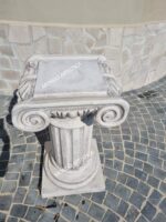 Colonna con capitello ionico altezza 77,5 cm - immagine 5