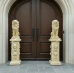 Coppia di statue leoni con colonna altezza 122 cm